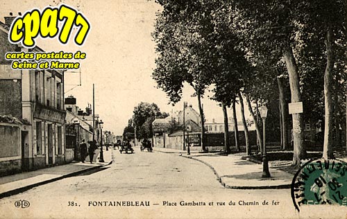 Fontainebleau - Place Gambetta et rue du Chemin de fer