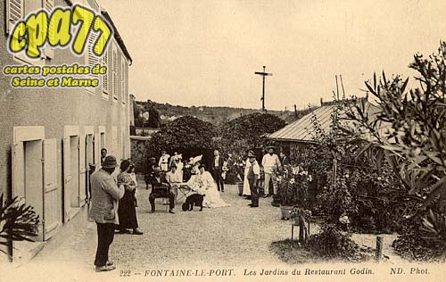 Fontaine Le Port - Les Jardins du Restaurant Godin