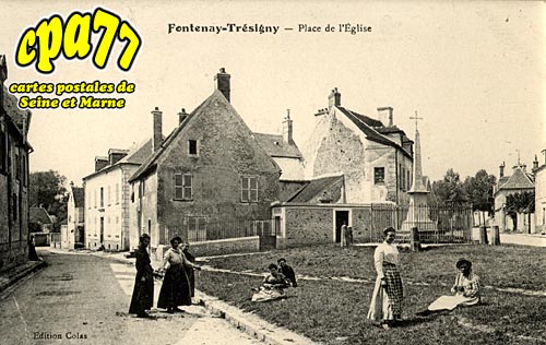 Fontenay Trsigny - Place de l'Eglise