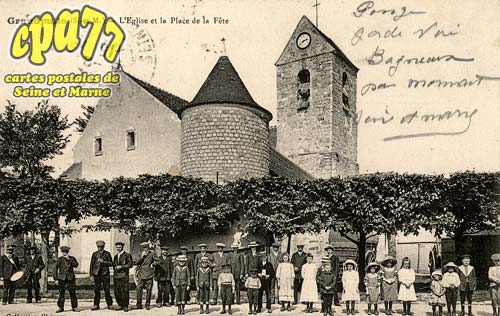 Grandpuits Bailly Carrois - L'Eglise et la Place de la Fte