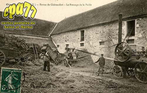 Grandpuits Bailly Carrois - Ferme de Chteaufort - Le Pressage de la Paille