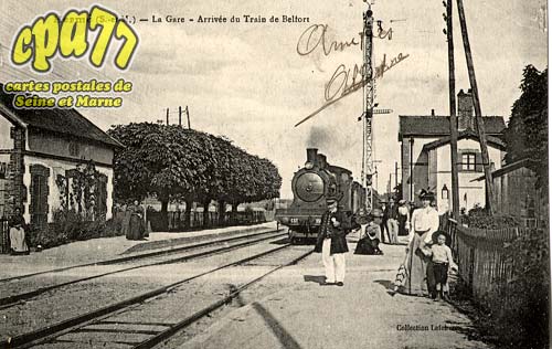 Hermé - La Gare - Arrivée du Train de Belfort