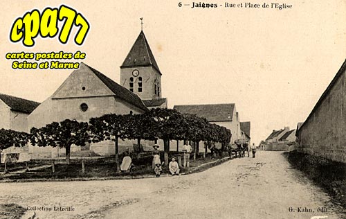 Jaignes - Rue et Place de l'Eglise