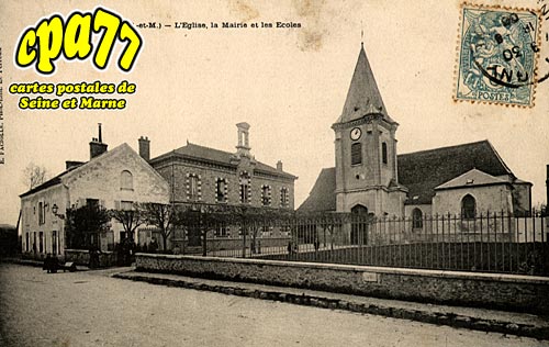 Jossigny - L'Eglise, la Mairie et les Ecoles