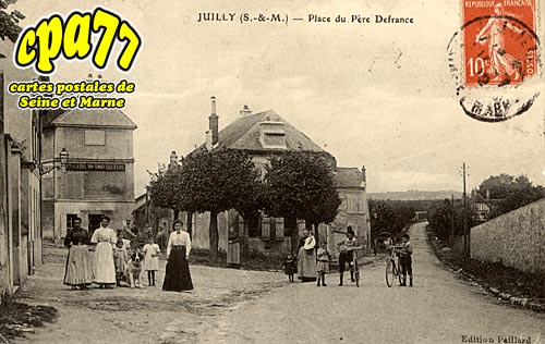 Juilly - Place du Pre Defrance