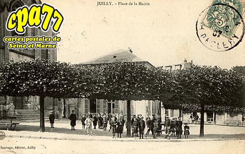 Juilly - Place de la Mairie