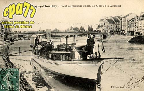 Lagny Sur Marne - Yacht de plaisance amarr au Quai de la Gourdine