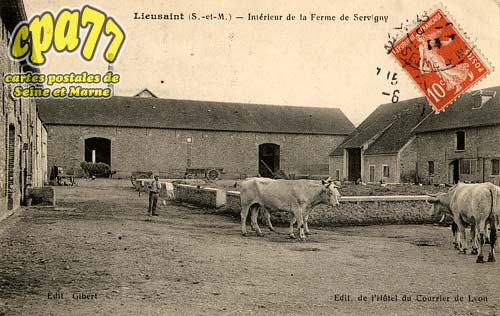 Lieusaint - Intrieur de la ferme de Servigny