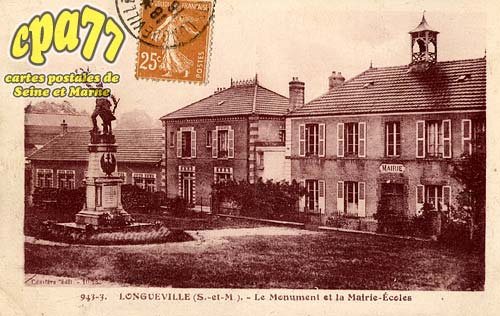 Longueville - Le Monument et la Mairie-Ecoles