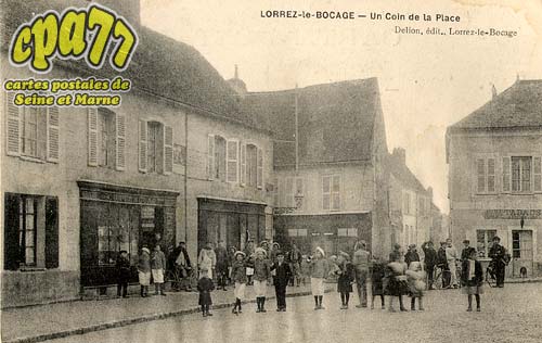 Lorrez Le Bocage Praux - Un Coin de la Place