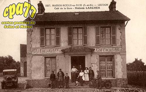Maison Rouge En Brie - Leudon - Caf de la Gare - Maison Larcher