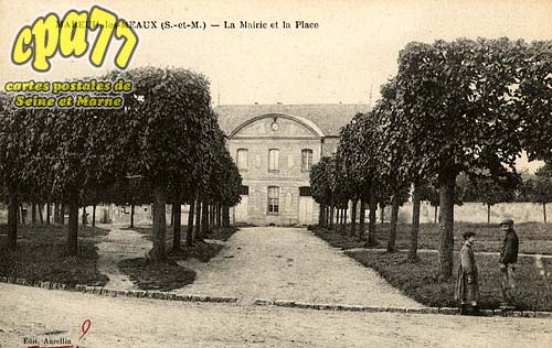 Mareuil Ls Meaux - La Mairie et la Place