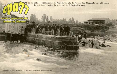 Mary Sur Marne - Dblaiement du Pont du Chemin de Fer que les Allemands ont fait sauter lors de leur retraite, dans la nuit du 8 Septembre 1914