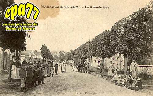 Mauregard - La grande Rue (en l'tat)