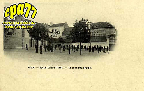 Meaux - Ecole Saint-Etienne - La Cour des grands