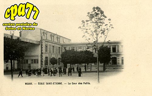 Meaux - Ecole Saint-Etienne - La Cour des Petits