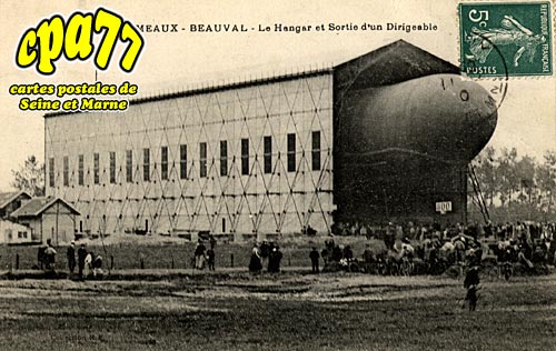 Meaux - Environs de Meaux - Beauval - Le Hangar et Sortie d'un Dirigeable