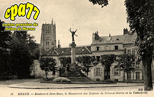 Meaux - Boulevard Jean-Rose, le monument des Enfants de Seine-et-Marne et la Cathdrale