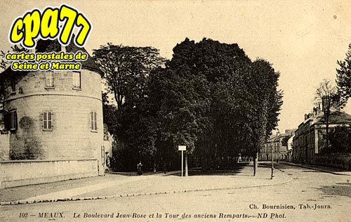 Meaux - Le Boulevard Jean-Rose et la Tour des anciens Remparts
