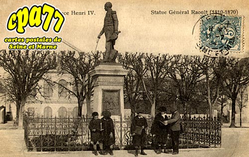 Meaux - Place Henri IV - Statue Gnral Raoult (1810-1870)