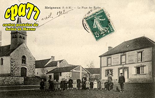 Meigneux - La Place des Ecoles