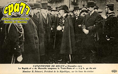 Melun - Catastrophe de Melun 4 Novembre 1913 - Le Rapide n° 2 de Marseille tamponne le Train-Poste n° 11 à 9h40 du soir - Monsieur R. Poincaré, Président de la République, sur les lieux du sinistre
