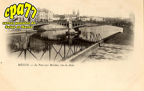 Melun - Le Pont aux Moulins vue en aval