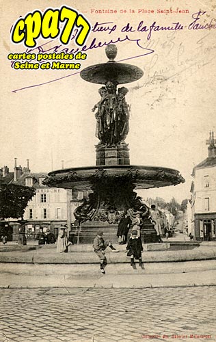 Melun - Fontaine de la Place Saint-Jean