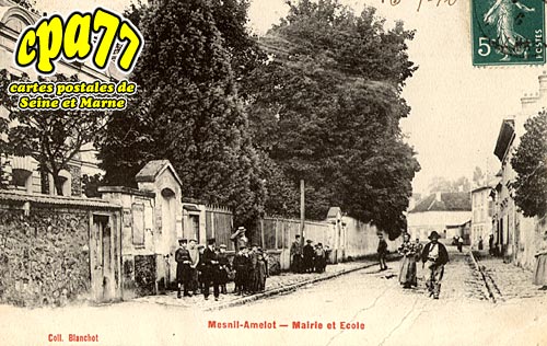 Le Mesnil Amelot - Mairie et Ecole (en l'tat)