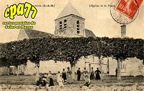 Montceaux Ls Provins - L'Eglise et la Place