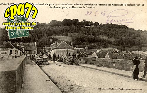 Montereau Fault Yonne - Le Pont de Seine barricadé par des sacs de sable et miné en prévision de l'attaque des allemands (6 septembre 1914) Au dernier plan, les Hauteurs de Surville