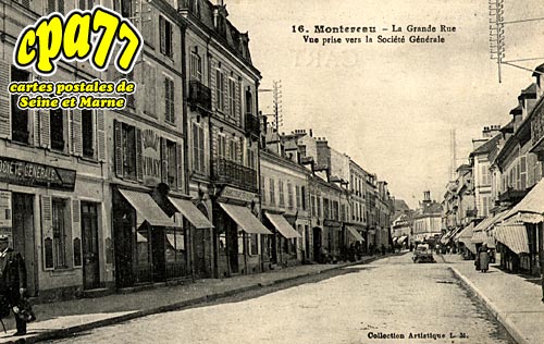 Montereau Fault Yonne - La Grande Rue - Vue prise vers la Société Générale