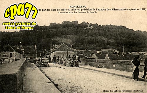 Montereau Fault Yonne - Le Pont de Seine barricadé par des sacs de sable et miné en prévision de l'attaque des allemands (6septembre 1914)