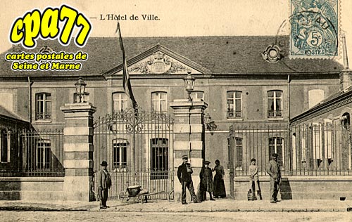 Montereau Fault Yonne - L'Hôtel de Ville