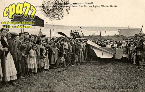 Montigny Lencoup - Atterrissage de l'Aviateur Allemand Ernest Stoeffler sur Biplan Albatros D. 11