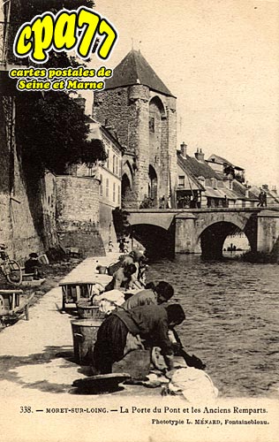 Moret Sur Loing - La Porte du Pont et les Anciens Remparts