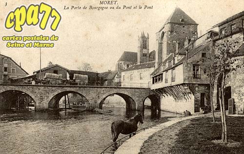 Moret Sur Loing - La Porte de Bourgogne vue du Pont et le Pont