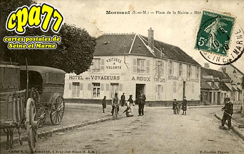 Mormant - Place de la Mairie - Htel des Voyageurs