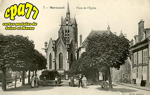 Mormant - Place de l'Eglise