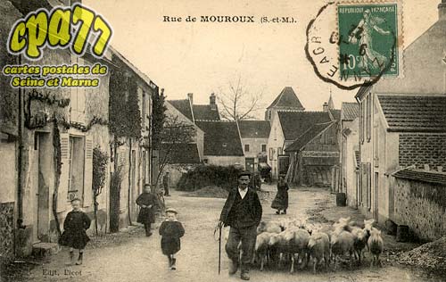 Mouroux - Rue de Mouroux