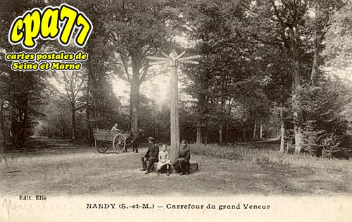 Nandy - Carrefour du grand Veneur