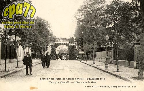 Nangis - Souvenir des Fêtes du Comice Agricole - 2-3-4 Juillet 1910 - L'Avenue de la Gare