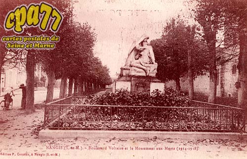 Nangis - Boulevard Voltaire et le Monument aux Morts (1914-1918)