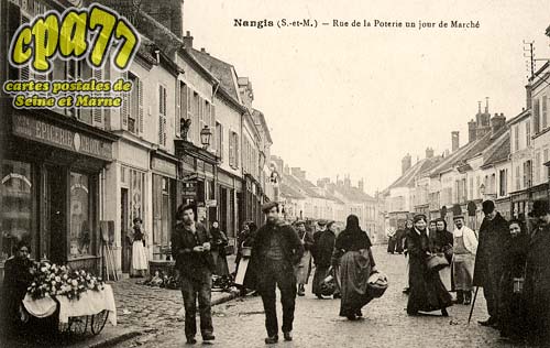 Nangis - Rue de la Poterie un Jour de Marché