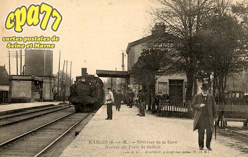 Nangis - Intérieur de la Gare - Arrivée du Train de Belfort