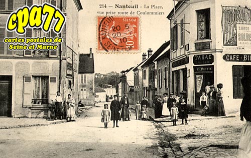Nanteuil Ls Meaux - La Place, vue prise route de Coulommiers