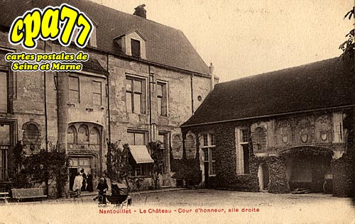 Nantouillet - Le Chteau - Cour d'honneur, aile droite