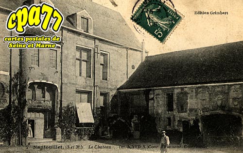 Nantouillet - Le Chteau - Cour d'honneur. Ct Ouest
