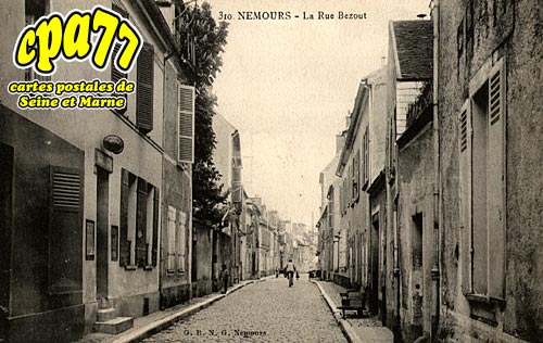 Nemours - La Rue Bezout