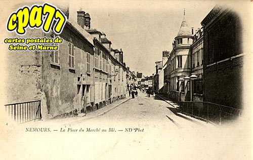 Nemours - La Place du March au Bl